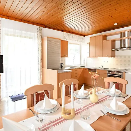 Joloisia Mit Blick Auf Planai