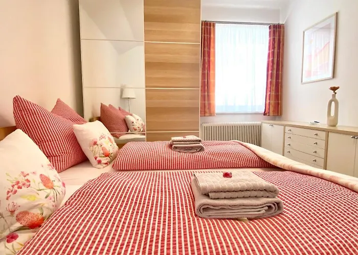 Joloisia Mit Blick Auf Planai *